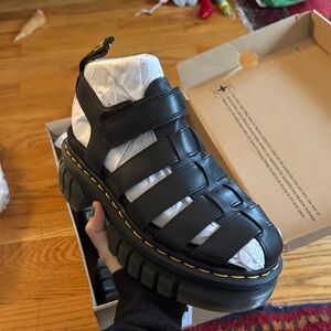Dr. Martens Ricki Fisherman strappy platform sandals size 7 NWT